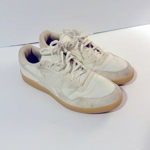 Women’s Reebok 9.5 white sneaker